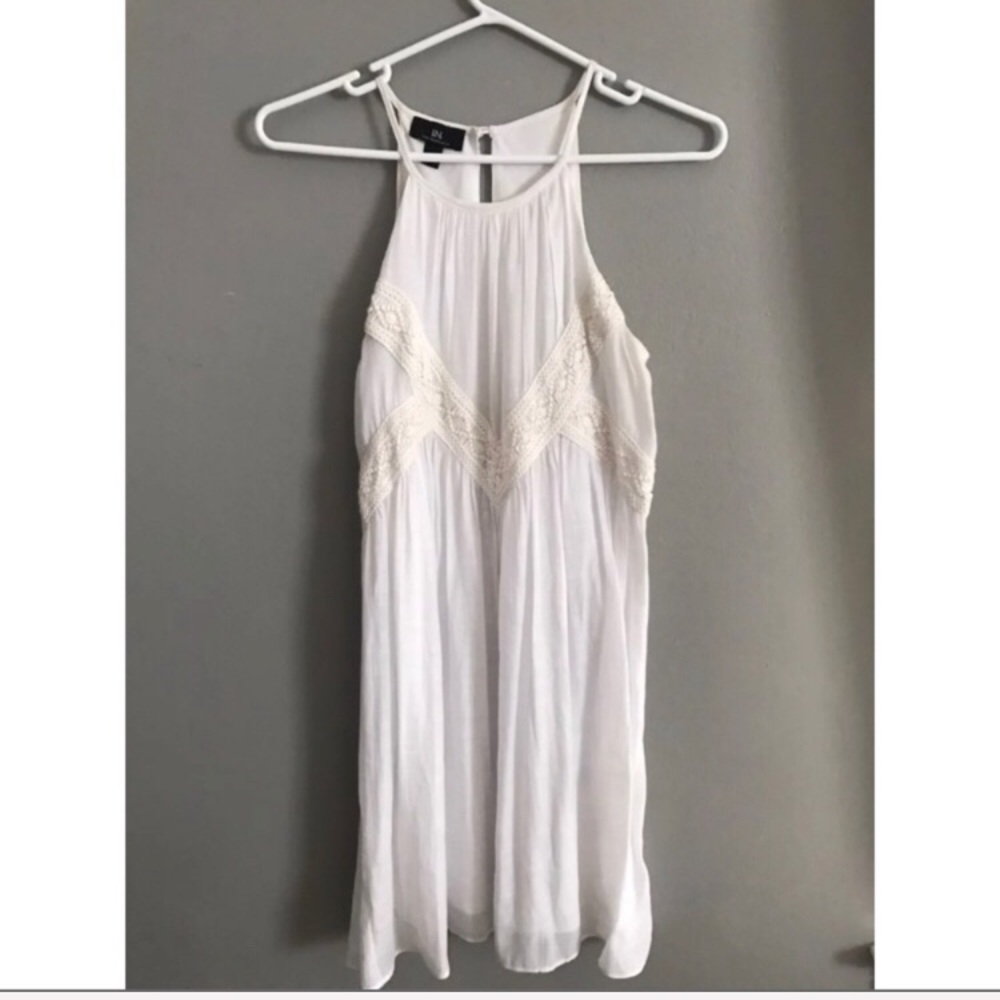 🌻White halter dress - Picture 2 of 3